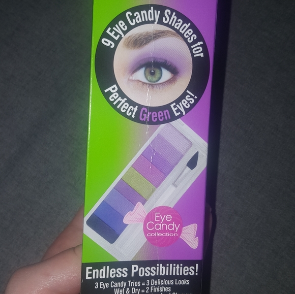 Colorful Eyeshadow - Picture 3 of 3